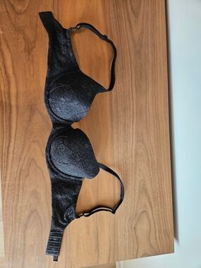 32 DD Body By Victoria's Secret Black Lace Molded T-Shirt Bra - Women Intimates